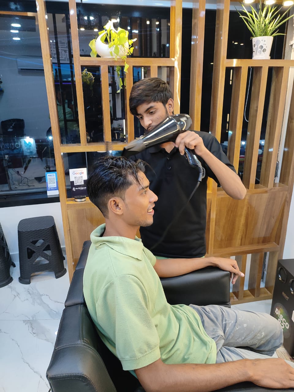 MR.CUT SALON FAMILY MAKE OVER VAIKOM