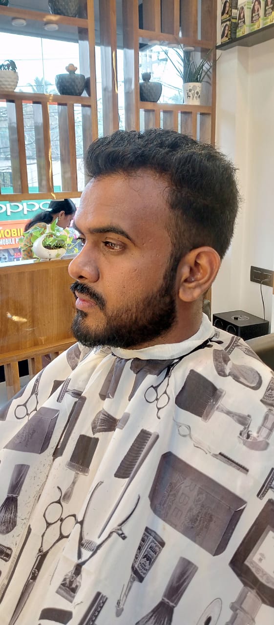MR.CUT SALON FAMILY MAKE OVER VAIKOM